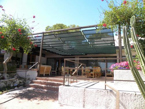 Tucson Commercial Retractable Awnings